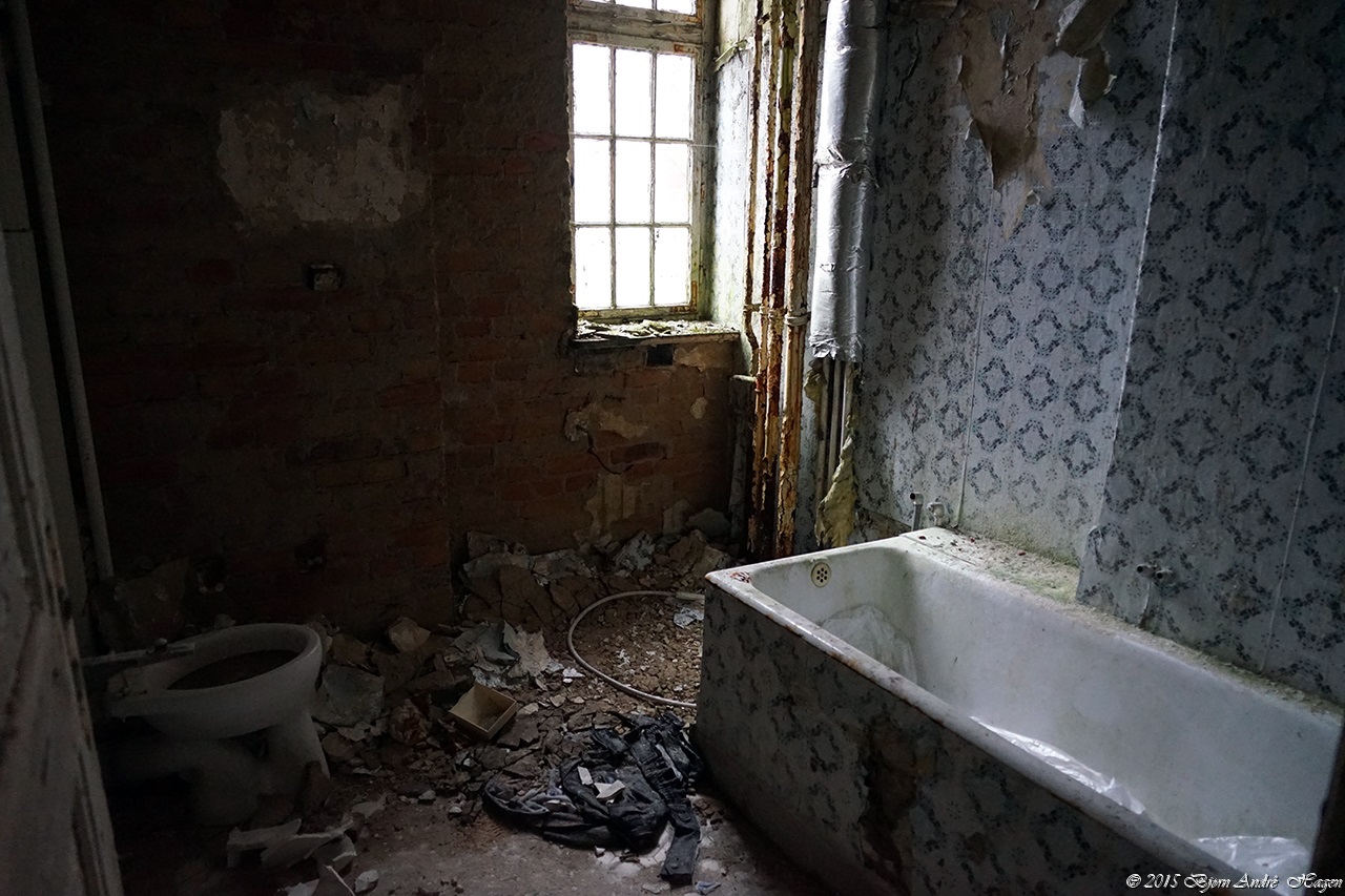 Beelitz-Heilstatten Bathroom 1