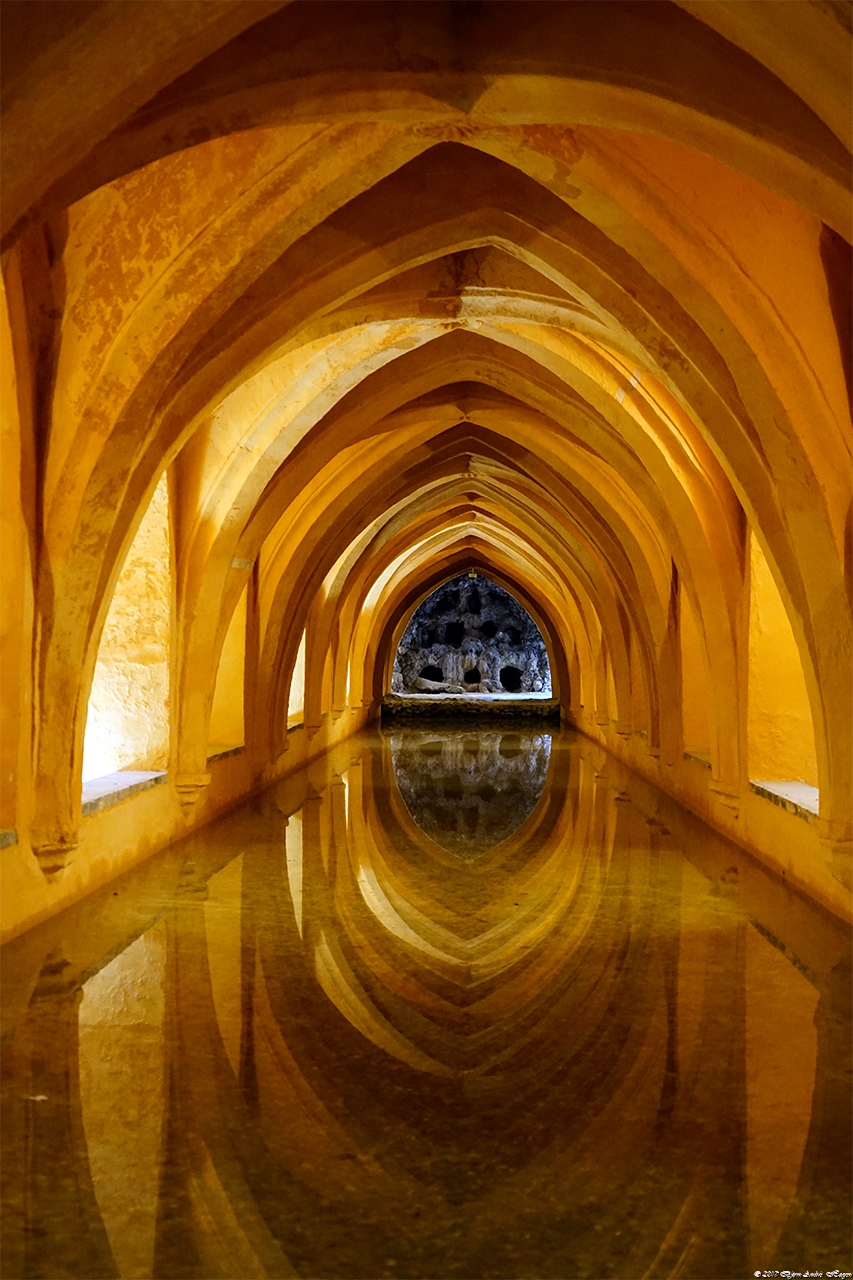 El Alcázar de Sevill bath